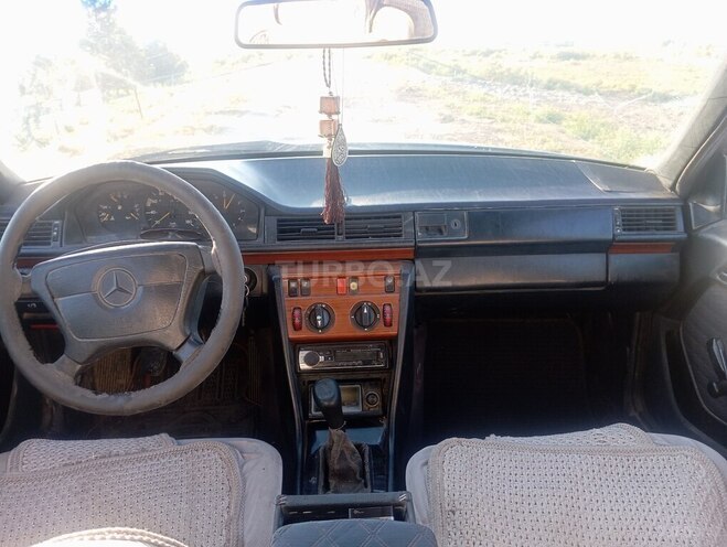 Mercedes E 200 d 1993, 213,000 km - 2.0 л - Şirvan