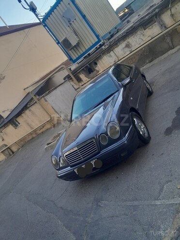 Mercedes E 240 1999, 260,000 km - 2.4 l - Bakı