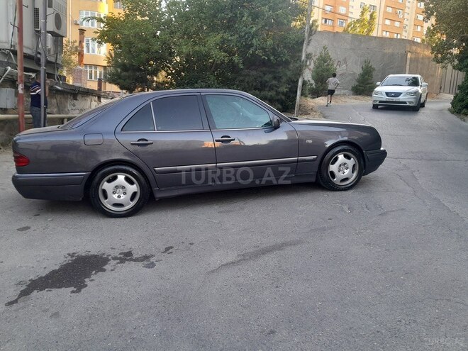 Mercedes E 240 1999, 260,000 km - 2.4 l - Bakı