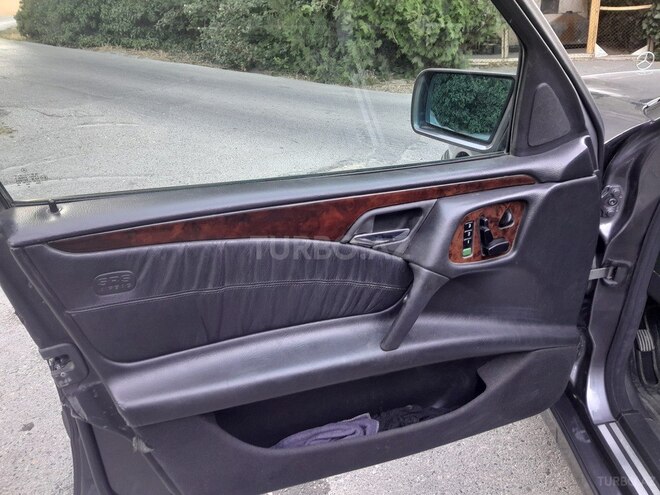 Mercedes E 240 1999, 260,000 km - 2.4 l - Bakı