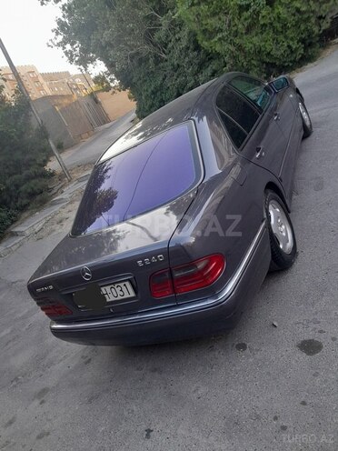 Mercedes E 240 1999, 260,000 km - 2.4 l - Bakı