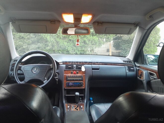 Mercedes E 240 1999, 260,000 km - 2.4 l - Bakı