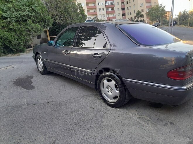 Mercedes E 240 1999, 260,000 km - 2.4 l - Bakı