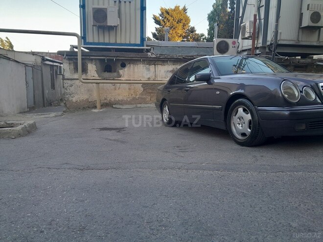 Mercedes E 240 1999, 260,000 km - 2.4 l - Bakı