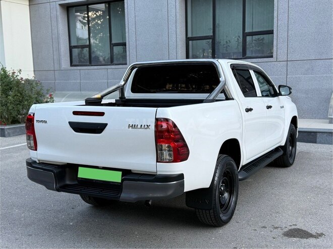 Toyota Hilux 2020, 110,000 km - 2.4 l - Bakı