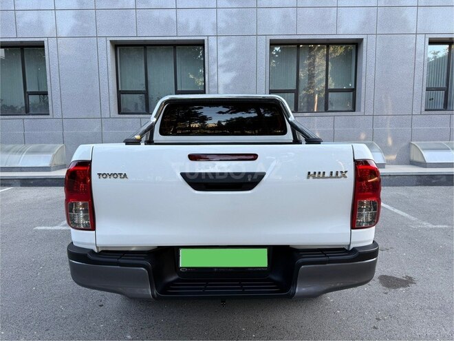 Toyota Hilux 2020, 110,000 km - 2.4 l - Bakı