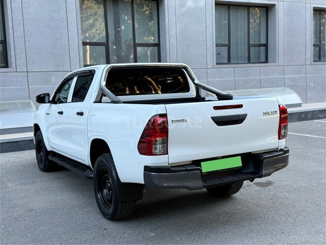 Toyota Hilux 2020, 110,000 km - 2.4 l - Bakı