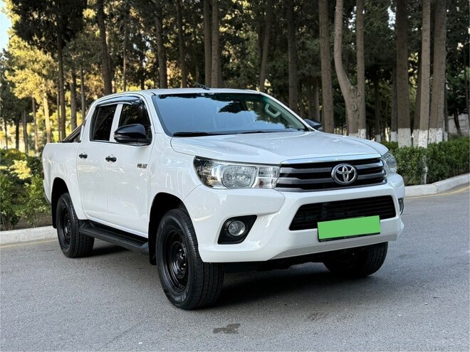Toyota Hilux 2020, 110,000 km - 2.4 l - Bakı
