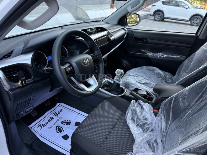 Toyota Hilux 2020, 110,000 km - 2.4 l - Bakı