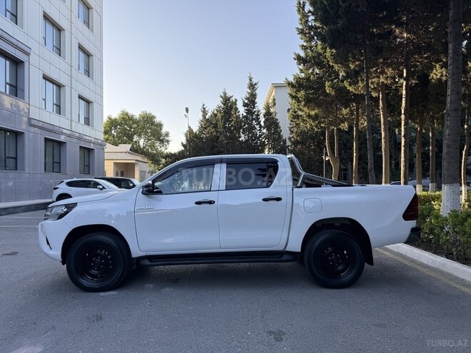 Toyota Hilux 2020, 110,000 km - 2.4 l - Bakı