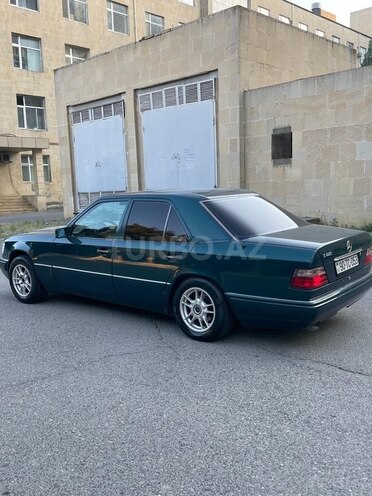 Mercedes E 220 1995, 275,000 km - 2.2 l - Bakı