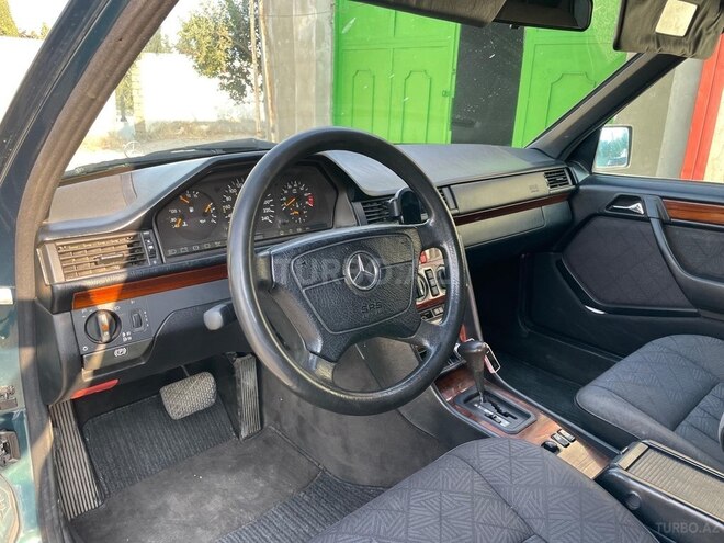 Mercedes E 220 1995, 275,000 km - 2.2 l - Bakı