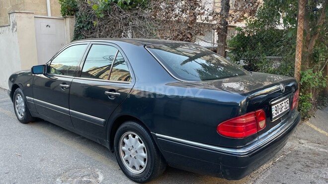 Mercedes E 240 1998, 376,225 km - 2.4 l - Bakı