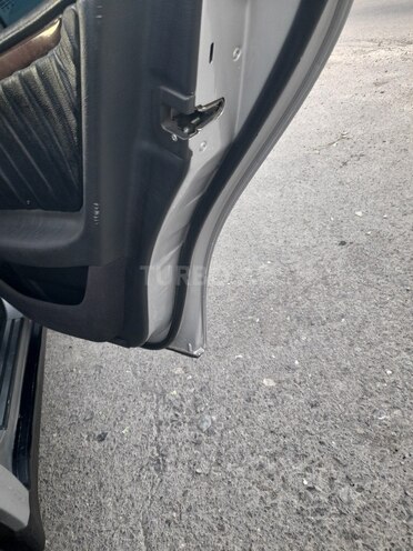 Mercedes E 240 1997, 375,326 km - 2.4 l - Qazax