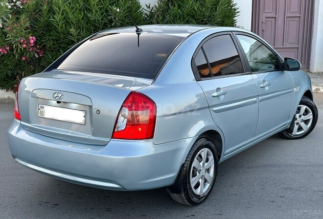 Hyundai Accent-4
