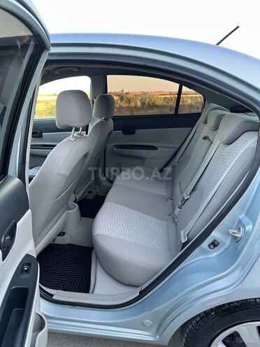 Hyundai Accent-12