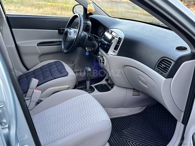 Hyundai Accent-13