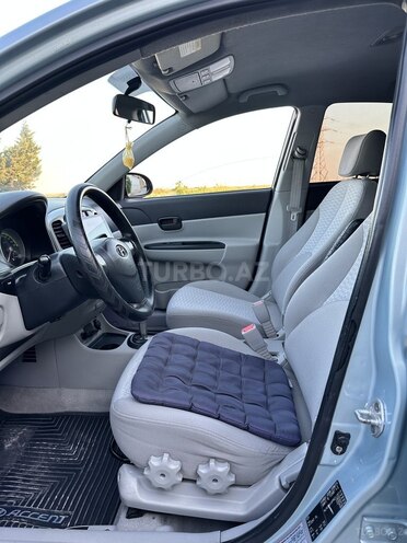 Hyundai Accent-11