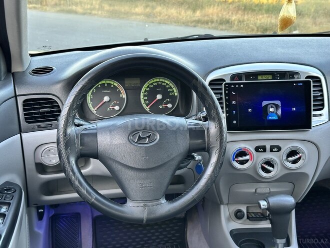 Hyundai Accent-16