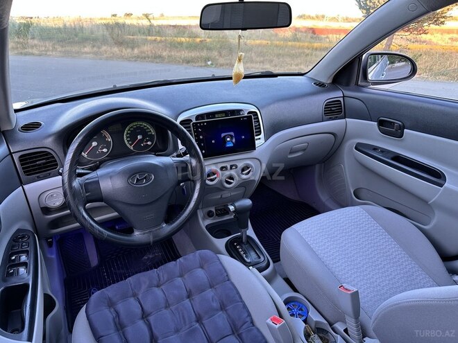 Hyundai Accent-10