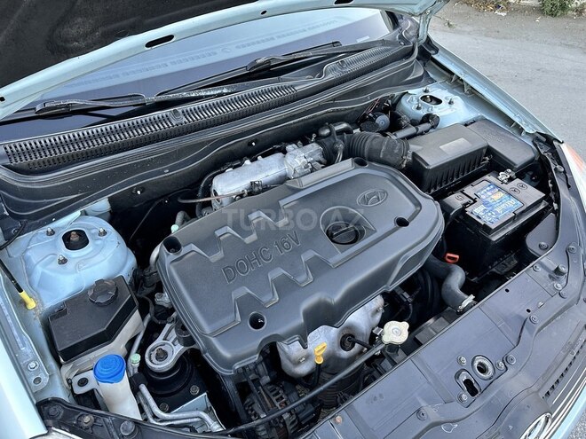 Hyundai Accent-15