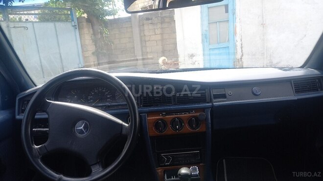 Mercedes 190 1991, 300,000 km - 2.0 l - Sabirabad
