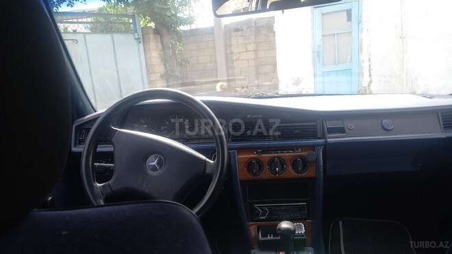 Mercedes 190 1991, 300,000 km - 2.0 l - Sabirabad