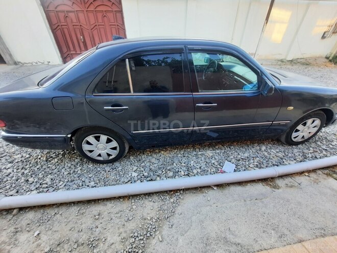 Mercedes E 270 1996, 175,682 km - 2.7 l - Bakı