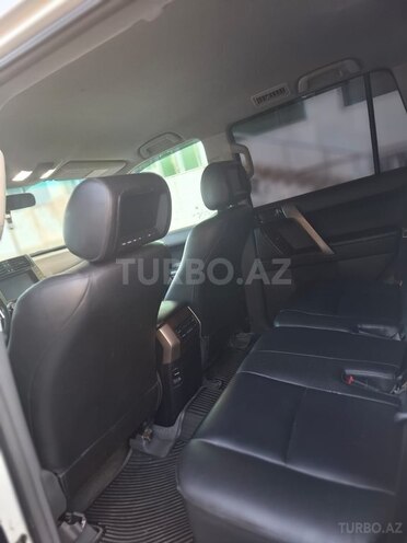 Toyota Land Cruiser Prado-6