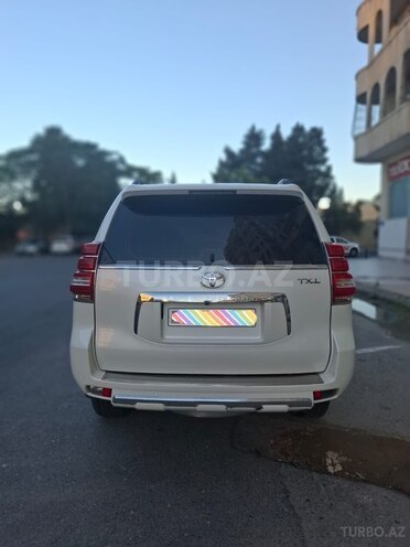Toyota Land Cruiser Prado-4