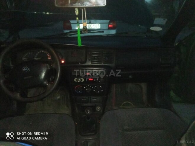 Opel Vectra 1996, 324,000 km - 1.6 l - Neftçala