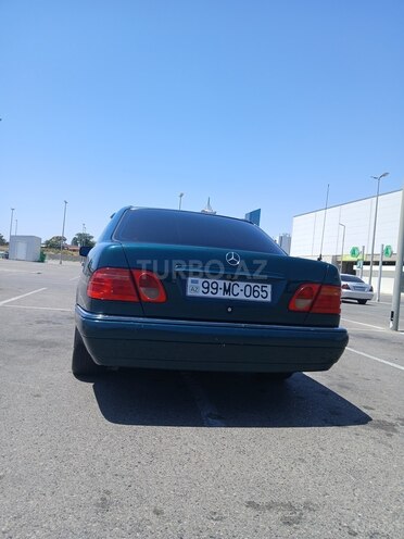 Mercedes E 200-4