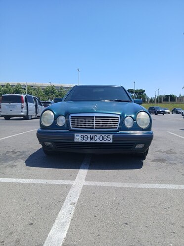 Mercedes E 200-1