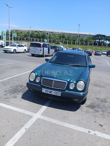 Mercedes E 200-2