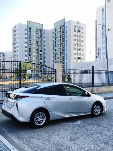Toyota Prius-7