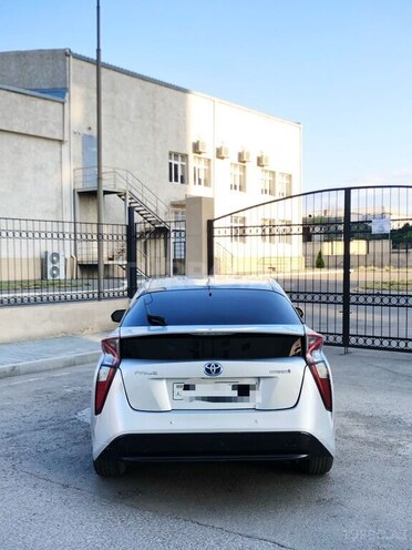 Toyota Prius-8