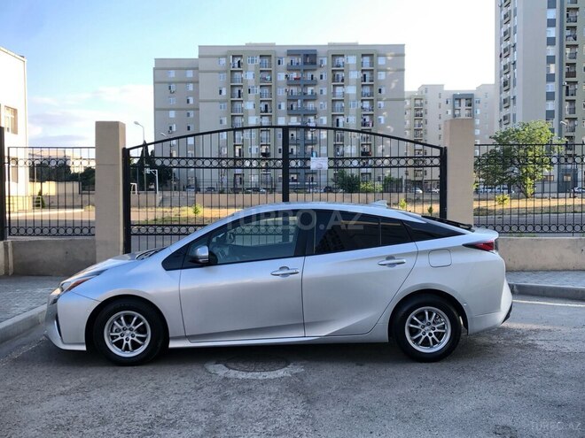Toyota Prius-4