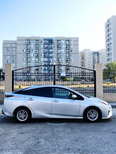 Toyota Prius-5