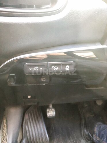 Toyota Prius-16