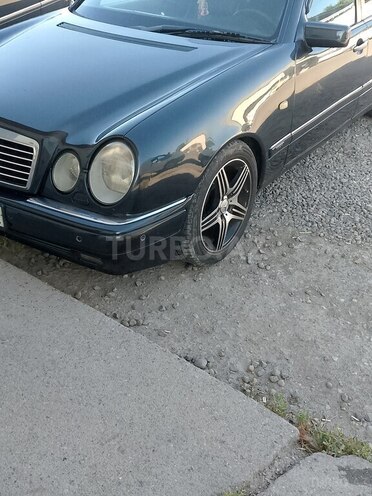 Mercedes E 230 1996, 537,250 km - 2.3 l - Ucar