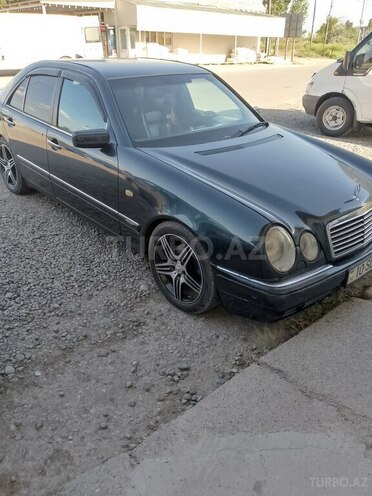 Mercedes E 230 1996, 537,250 km - 2.3 l - Ucar