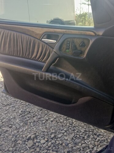 Mercedes E 230 1996, 537,250 km - 2.3 l - Ucar