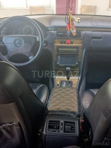 Mercedes E 230 1996, 537,250 km - 2.3 l - Ucar