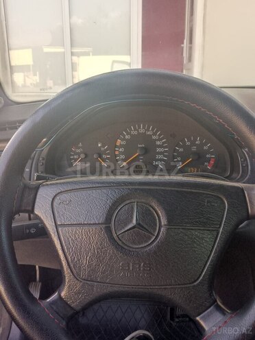 Mercedes E 230 1996, 537,250 km - 2.3 l - Ucar
