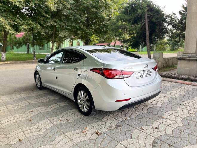 Hyundai Elantra 2015, 110,000 km - 1.6 l - Masallı