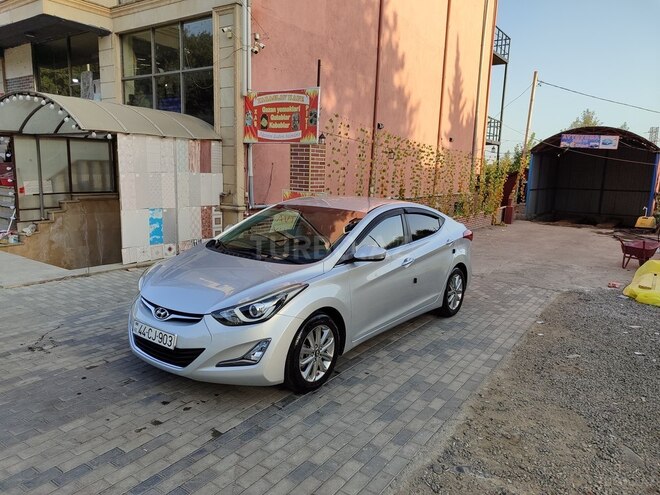 Hyundai Elantra 2015, 110,000 km - 1.6 l - Masallı