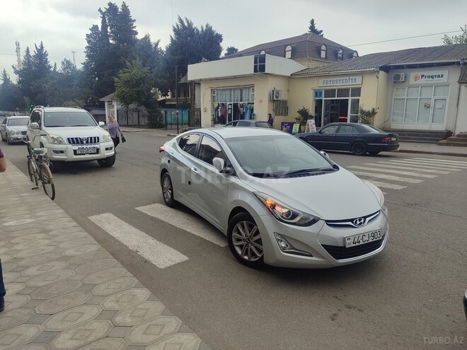 Hyundai Elantra 2015, 110,000 km - 1.6 l - Masallı