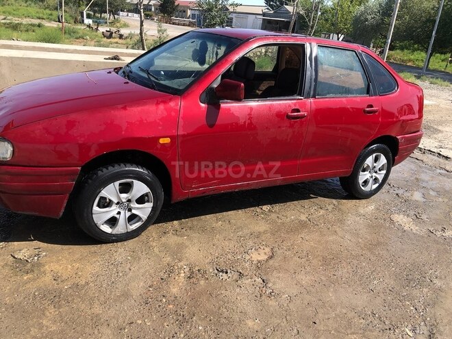 Volkswagen Polo 1995, 200,000 km - 1.6 l - Sabirabad