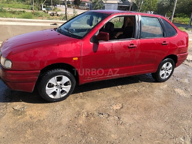 Volkswagen Polo 1995, 200,000 km - 1.6 l - Sabirabad
