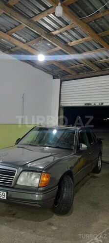 Mercedes E 220 1995, 250,000 km - 2.2 l - Bakı